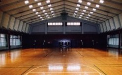 広い体育館