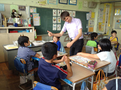 小学校の外国語活動の様子 『小学校の外国語活動の様子』の画像