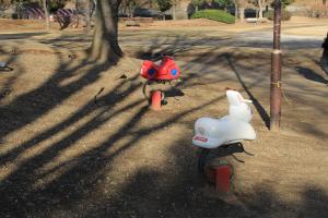 脚折近隣公園(遊具・ライドタイプ)