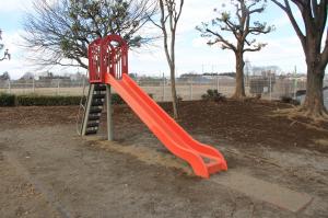鶴ヶ丘児童公園(滑り台)