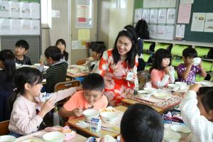 学校給食の様子2