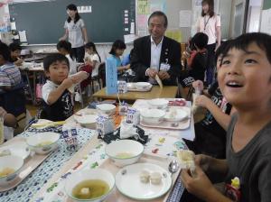 給食の様子(市長）