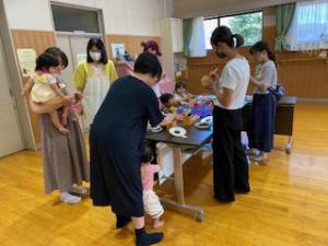 夏のおもちゃ製作風景