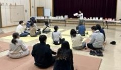 絵本の読み聞かせ