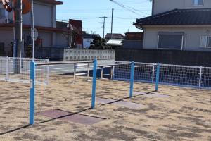 中新田サンサンパーク(鉄棒)